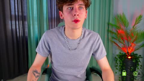 Snapshot of mark_safr chatting on 4, 4, 2026 Mark online show from 4, 4, 2026