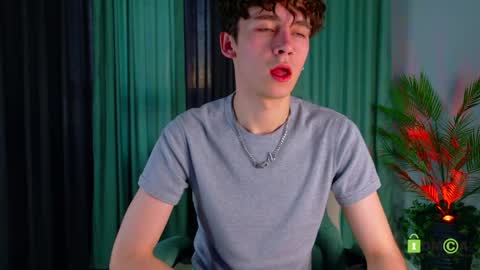 Snapshot of mark_safr chatting on 7, 4, 2026 Mark online show from 7, 4, 2026