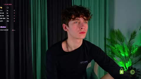 Snapshot of mark_safr chatting on 12, 4, 2026 Mark online show from 12, 4, 2026