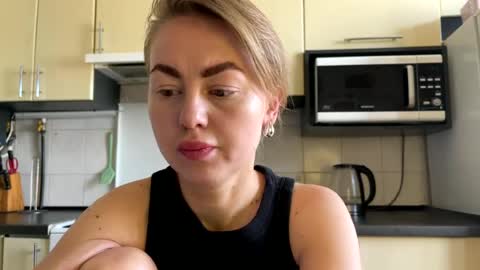 Snapshot of martaluna_ chatting on 17, 6, 2026 Marta online show from 17, 6, 2026