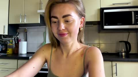 Snapshot of martaluna_ chatting on 9, 7, 2026 Marta online show from 9, 7, 2026