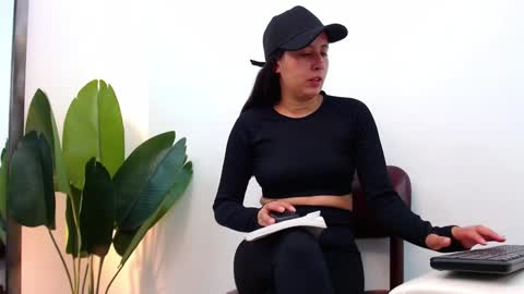 Snapshot of marthina_thompson chatting on 2, 1, 2025 marthina thompson online show from 2, 1, 2025