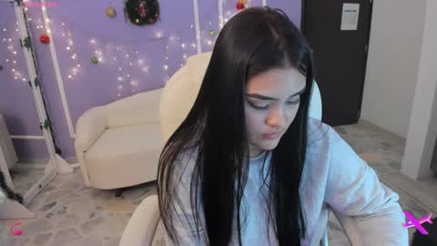 Snapshot of martina_saenz1 chatting on 8, 1, 2025 Martina online show from 8, 1, 2025