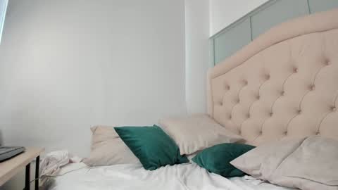 Martina Black online show from 1, 2, 2025