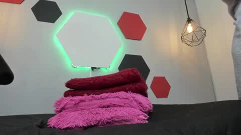 Snapshot of martinaclark chatting on 4, 12, 2024 Martina online show from 4, 12, 2024
