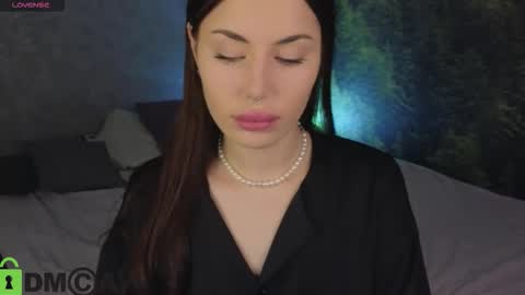 Mary  GMT 3 Mon Tue Wed Thu Fri 0300am - 0900am online show from 15, 12, 2025