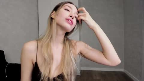 Snapshot of mary_shiota chatting on 6, 11, 2025 HelIo Everyone Im MaryWelcome to my room and lets have a good time together with me online show from 6, 11, 2025