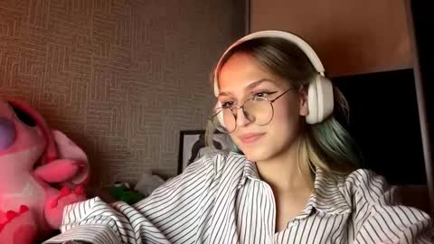 Kira online show from 9, 9, 2025