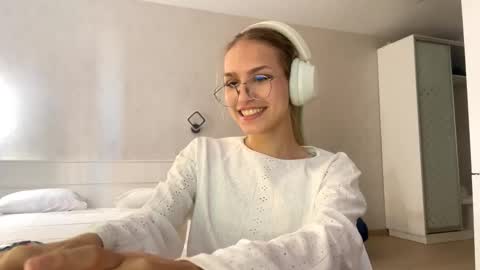 Kira online show from 10, 9, 2025