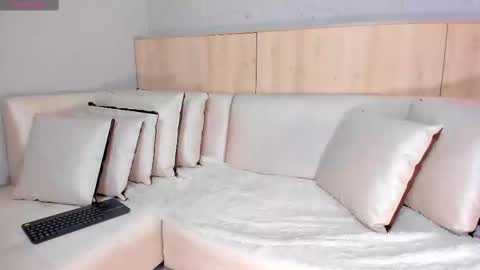 Snapshot of maryevans_ chatting on 7, 3, 2025 online show from 7, 3, 2025