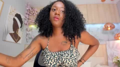 Snapshot of maryevans_ chatting on 15, 9, 2025 online show from 15, 9, 2025