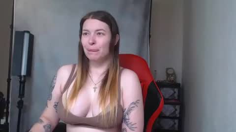 Snapshot of maryhotloves chatting on 21, 10, 2025 MaryHotLoves online show from 21, 10, 2025