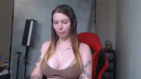 Snapshot of maryhotloves chatting on 22, 10, 2025 MaryHotLoves online show from 22, 10, 2025