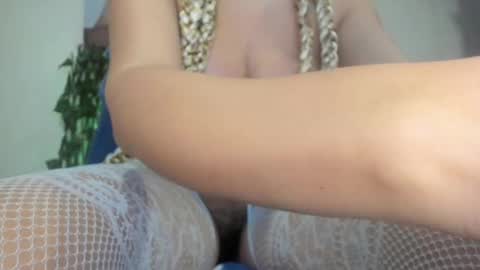 Snapshot of maryjoe11 chatting on 11, 11, 2025 maryjoe11 online show from 11, 11, 2025