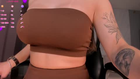 Snapshot of marylewis_ chatting on 17, 6, 2026 Mary online show from 17, 6, 2026