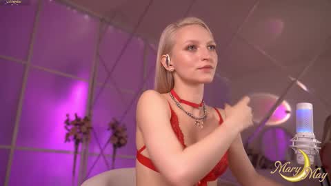 Snapshot of marylunamay chatting on 5, 10, 2025 Mary online show from 5, 10, 2025