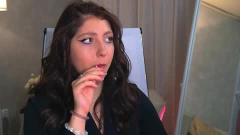 Mary Miller online show from 7, 10, 2025