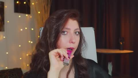 Mary Miller online show from 16, 10, 2025