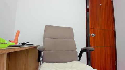 Snapshot of marysuz chatting on 1, 12, 2025 3 online show from 1, 12, 2025