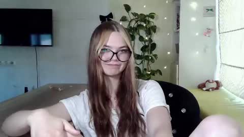 Snapshot of masakodownen chatting on 19, 6, 2026 Nessa online show from 19, 6, 2026