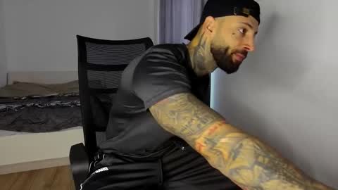 Snapshot of masculineguy69 chatting on 6, 11, 2025 masculineguy69 online show from 6, 11, 2025