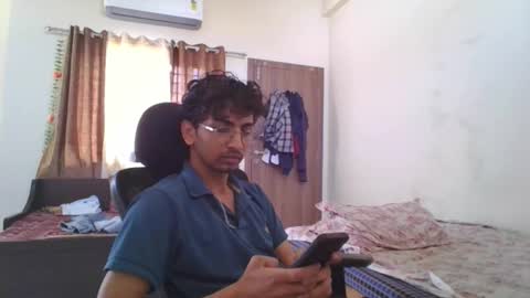 Snapshot of maskboyz2004 chatting on 17, 9, 2025 Mask Boy online show from 17, 9, 2025