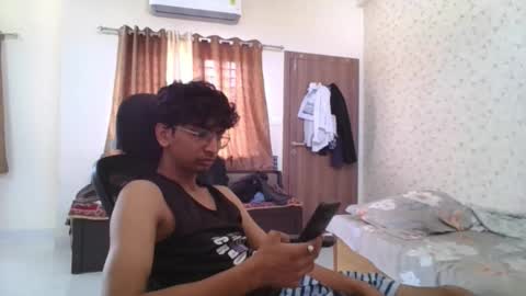 Snapshot of maskboyz2004 chatting on 17, 10, 2025 Mask Boy online show from 17, 10, 2025