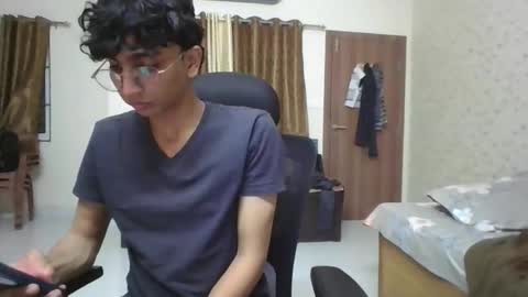 Mask Boy online show from 18, 12, 2025