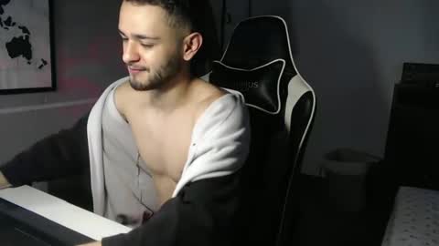 Snapshot of massimo_jiovano chatting on 21, 11, 2025 massimo online show from 21, 11, 2025