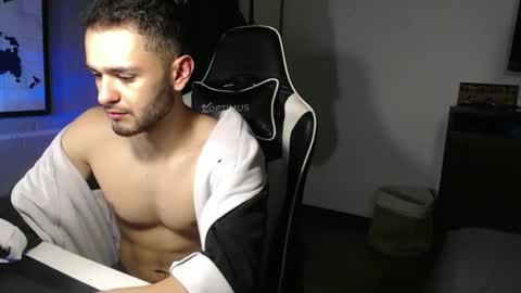 Snapshot of massimo_jiovano chatting on 25, 11, 2025 massimo online show from 25, 11, 2025