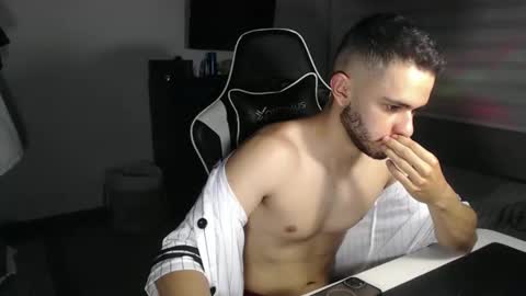 Snapshot of massimo_jiovano chatting on 30, 11, 2025 massimo online show from 30, 11, 2025