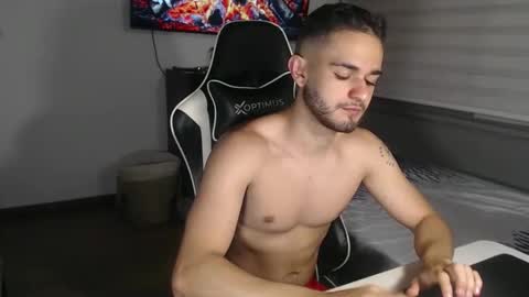 Snapshot of massimo_jiovano chatting on 23, 12, 2025 massimo online show from 23, 12, 2025