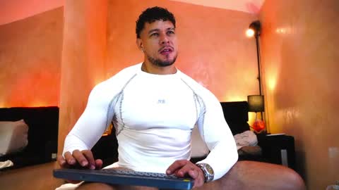 massimowalton2 online show from 18, 5, 2026