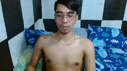 Snapshot of massive_boner02 chatting on 10, 12, 2024 massive_boner02 online show from 10, 12, 2024