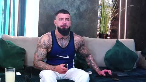 Snapshot of masterkingofmuscle chatting on 6, 1, 2025 masterkingofmuscle online show from 6, 1, 2025