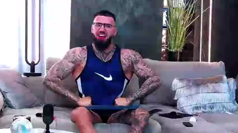 Snapshot of masterkingofmuscle chatting on 10, 3, 2025 masterkingofmuscle online show from 10, 3, 2025