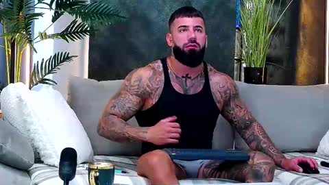 Snapshot of masterkingofmuscle chatting on 10, 9, 2025 masterkingofmuscle online show from 10, 9, 2025