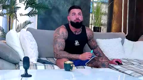 Snapshot of masterkingofmuscle chatting on 15, 9, 2025 masterkingofmuscle online show from 15, 9, 2025