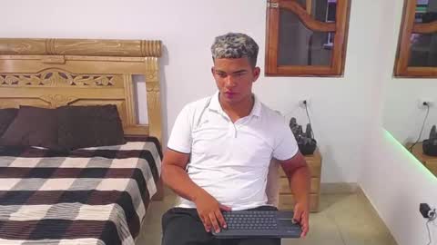 Snapshot of mathews__ chatting on 5, 12, 2025 mathews__ online show from 5, 12, 2025