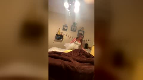 Snapshot of mathislauraashley2023 chatting on 2, 4, 2026 mathislauraashley2023 online show from 2, 4, 2026