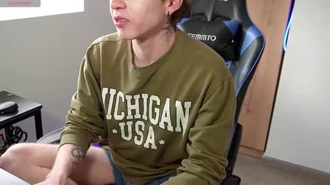 Snapshot of mathwx_ chatting on 22, 10, 2025 Alejandro Alex online show from 22, 10, 2025