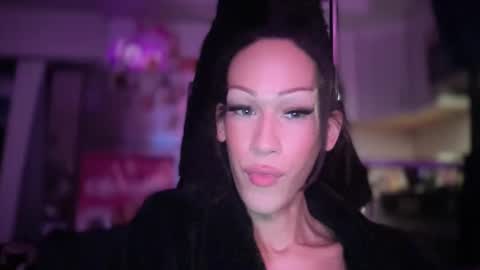 MOLLY MILLS online show from 18, 12, 2025