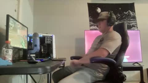 Snapshot of mattdawg13 chatting on 8, 5, 2026 MattDawg13 online show from 8, 5, 2026