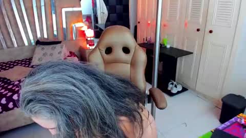 Snapshot of mature_tenderxx chatting on 19, 4, 2026 Sexy Hot Mature Sophy online show from 19, 4, 2026