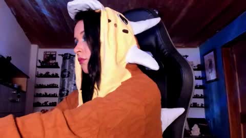 Snapshot of mavis_fuentes chatting on 3, 11, 2025 Hilary online show from 3, 11, 2025