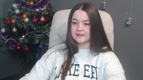 Snapshot of mavkacute chatting on 17, 12, 2025 MavkaCute online show from 17, 12, 2025