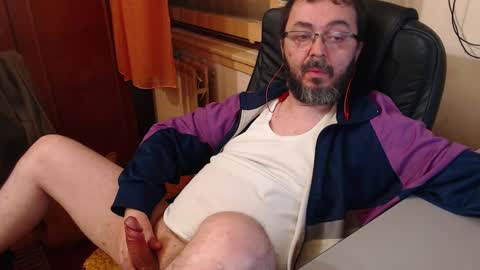 Snapshot of max818k chatting on 4, 12, 2024 Max online show from 4, 12, 2024