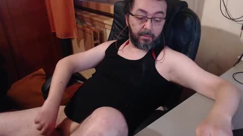 Snapshot of max818k chatting on 2, 1, 2025 Max online show from 2, 1, 2025