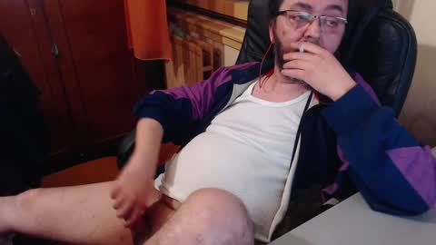 Snapshot of max818k chatting on 5, 1, 2025 Max online show from 5, 1, 2025