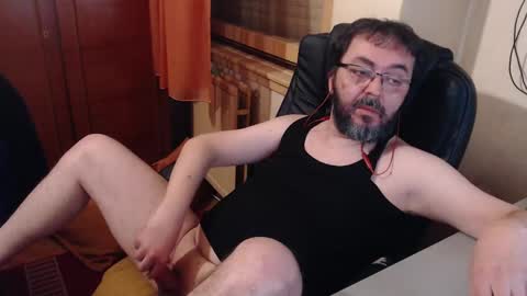 Snapshot of max818k chatting on 12, 1, 2025 Max online show from 12, 1, 2025